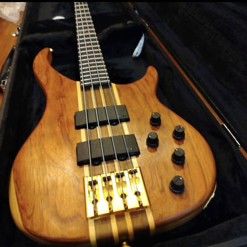 Peavey Cirrus 4 Strings Bubinga With Hardcase Reverb