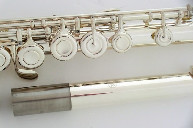 YAMAHA YFL-212 Flute with Silver Made Headjoint Made in YAMAHA YFL-212 Flute with Silver Made Headjoint Made in