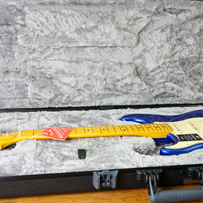 Fender American Ultra Stratocaster Left-Handed with Maple Fretboard - Cobra Blue image 20