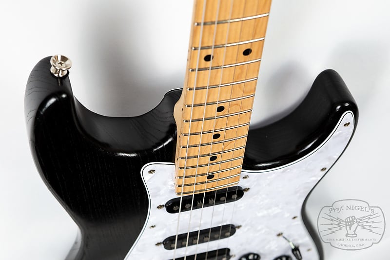 Bacchus MIJ G-Studio Ash SSH Satin Black Modern Strat-style