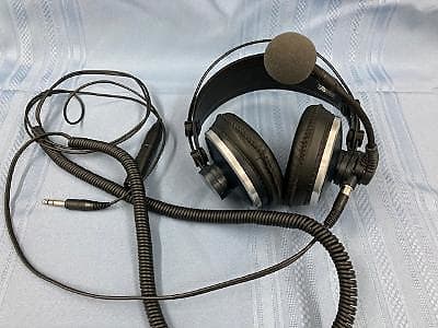 AKG HSC271 Professional Headphones with Condenser Mic image 1