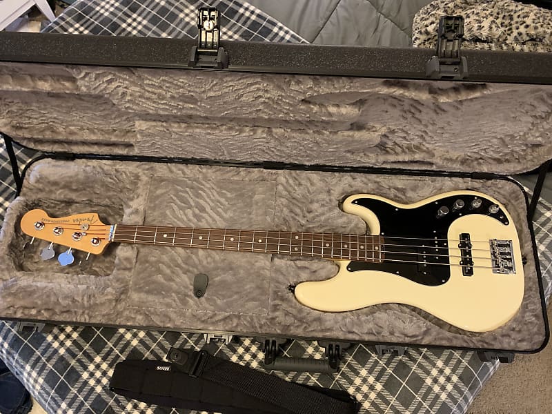Fender American Elite Precision Bass with Rosewood Fretboard 2016 - 2019 - Olympic White image 1