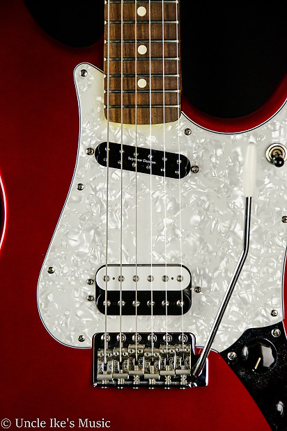 2000 Fender Cyclone Electric Guitar, Candy Apple Red, Carry 2000 Fender Cyclone Electric Guitar, Candy Apple Red, Carry