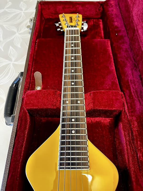 Chiquita (Marty McFly's guitar from Back to the Future) Travel Guitar 1980  - present - Yellow gloss | Reverb