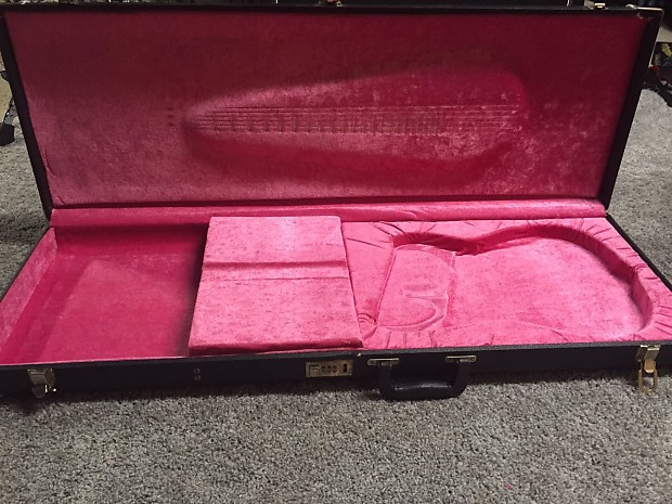 Ibanez case pink lining rare hard to find nice clean vintage original authentic case