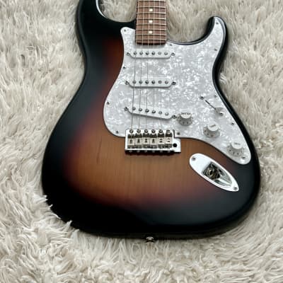 2004 Fender Highway One Stratocaster Sunburst Electric Guitar image 2