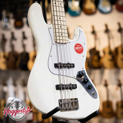 Squier Affinity Jazz Bass Limited-Edition Pack With Fender Rumble 15W Bass  Combo Amp Regular Olympic White