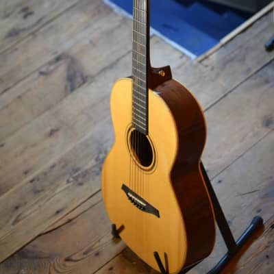 Beneteau 000-12 Acoustic Guitar -  Honduras Rosewood Back & Sides image 2
