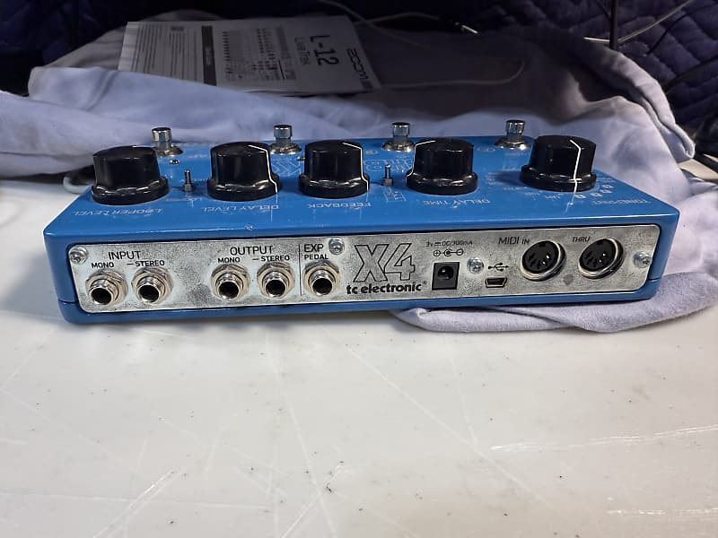 TC Electronic Flashback X4 Delay & Looper 2011 - 2019 - Blue TC Electronic Flashback X4 Delay & Looper 2011 - 2019 - Blue