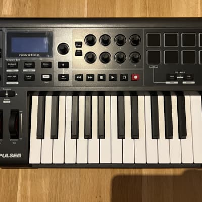 Novation Impulse 25 MIDI Keyboard Controller 2011 - Present - Gray