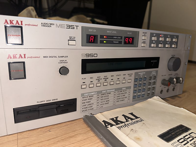 Akai S-950 Sampler | Reverb