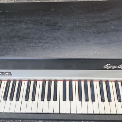 Rhodes Suitcase Eighty Eight Electric Piano w/ FR-7710 Powered speaker Cabinet 1977 Black/Chrome image 4