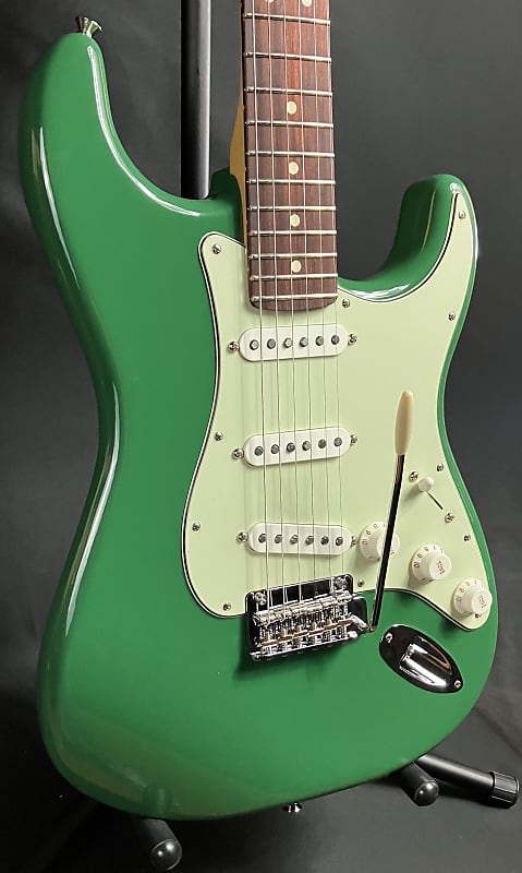 Fender Ltd Player Ⅱ Stratocaster Green 41KD6QtfgFL._UF1000,1000_QL80_.jpg