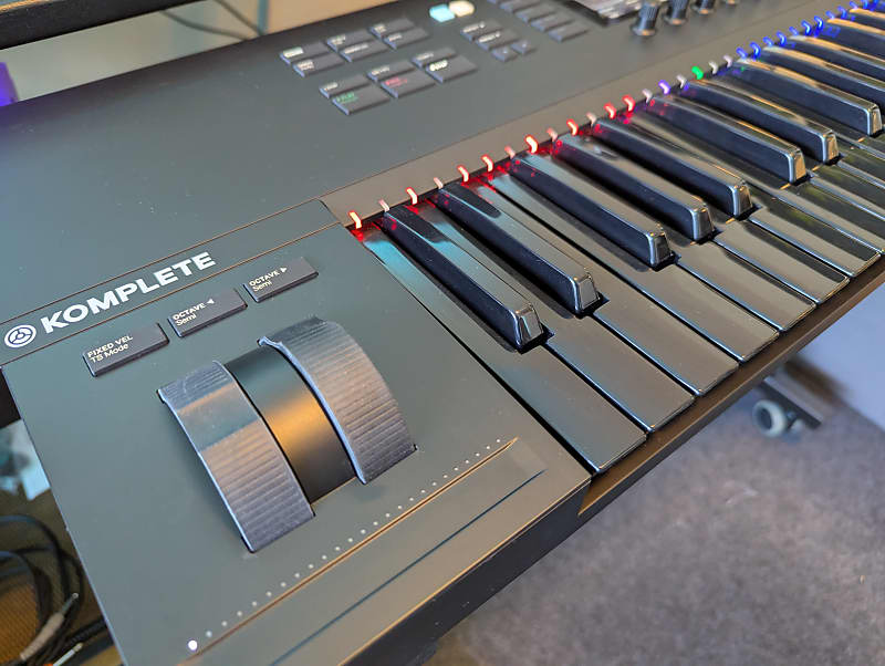 Komplete Kontrol S49 Mk2　Black Edition Native Instruments Komplete Kontrol S49 MK2 Limited Edition