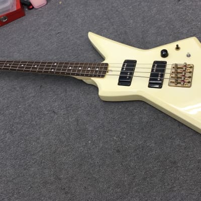 Aria Pro II ZZB Deluxe 1980s White Japan explorer bass Total
