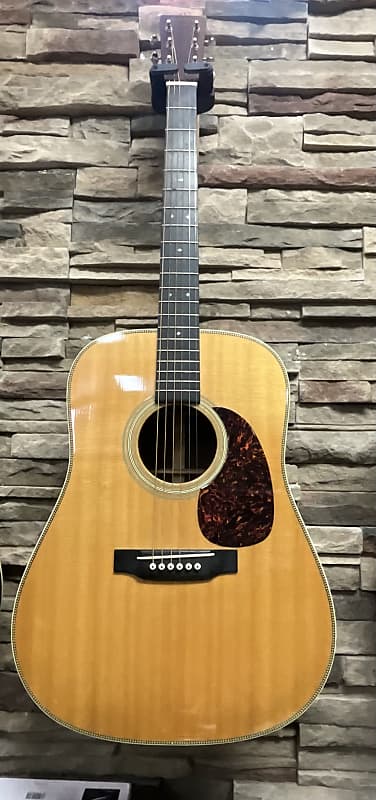 Martin HD28V vintage series acoustic dreadnought guitar made in