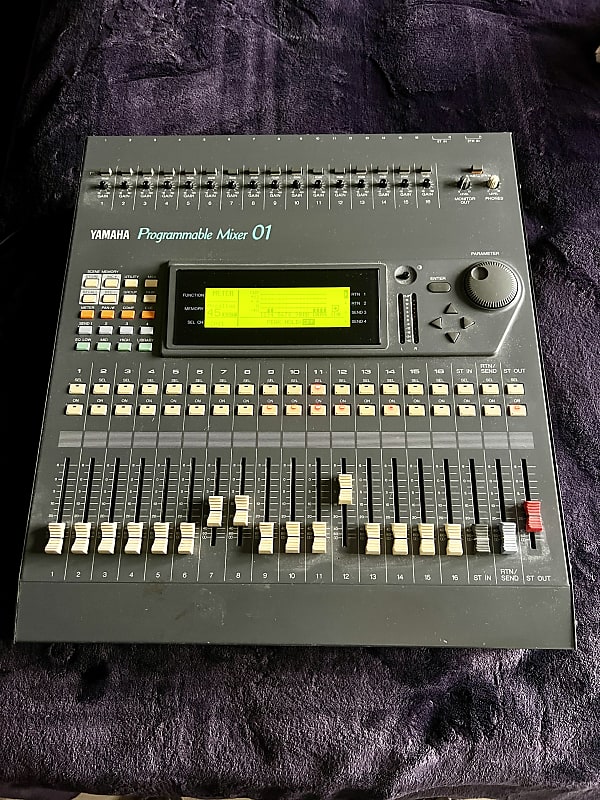 Yamaha (PROMIX 01) 16 Channel Programmable Mixer Grey Reverb UK
