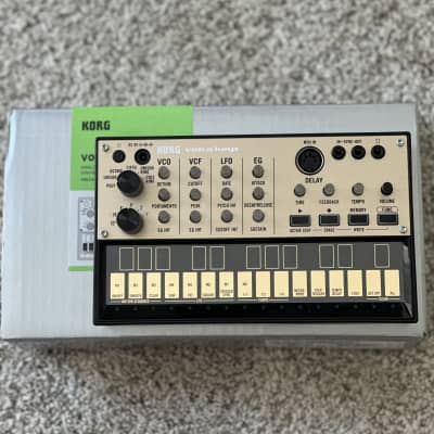($18 Power cable included) Korg Volca Keys Analog Loop Synthesizer 2013 - Present - Gold/Black