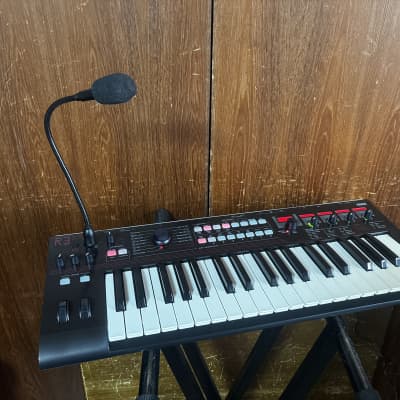 Korg R3 SYNTHESIZER/VOCODER w/ mic, power supply Radias
