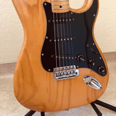 Fender Stratocaster with 3-Bolt Neck, Maple Fretboard 1977 Natural image 11