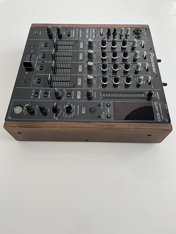 Pioneer DJM-800 professional 4-channel DJ mixer with beat Pioneer DJM-800 professional 4-channel DJ mixer with beat