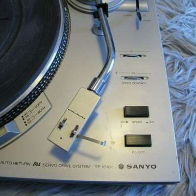 Sanyo TP 1010 Silver Wood Grain Reverb