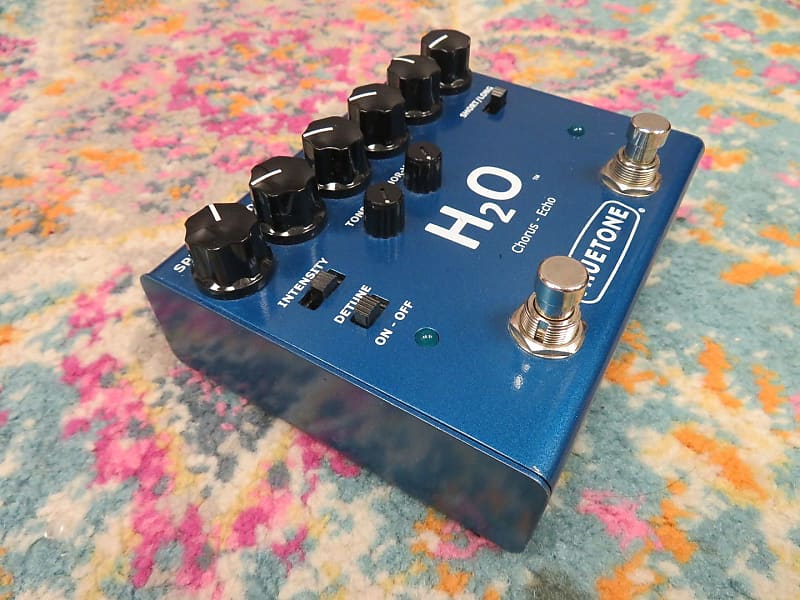 Truetone H2O Chorus Echo V3 Chorus Guitar Effects Pedal (Cleveland