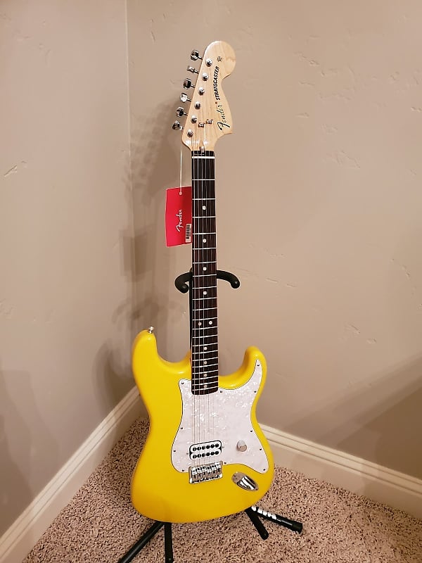 2019 Fender Strat Hardtail Tom Delonge Remake Graffiti Yellow image 1