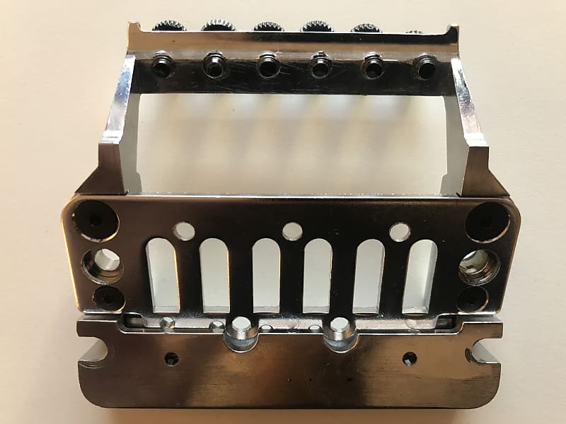 Yamaha Rockin' Magic Pro (RM-PRO) tremolo base with fine