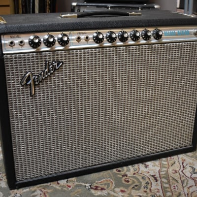 Fender Deluxe Reverb 2-Channel 22-Watt 1x12