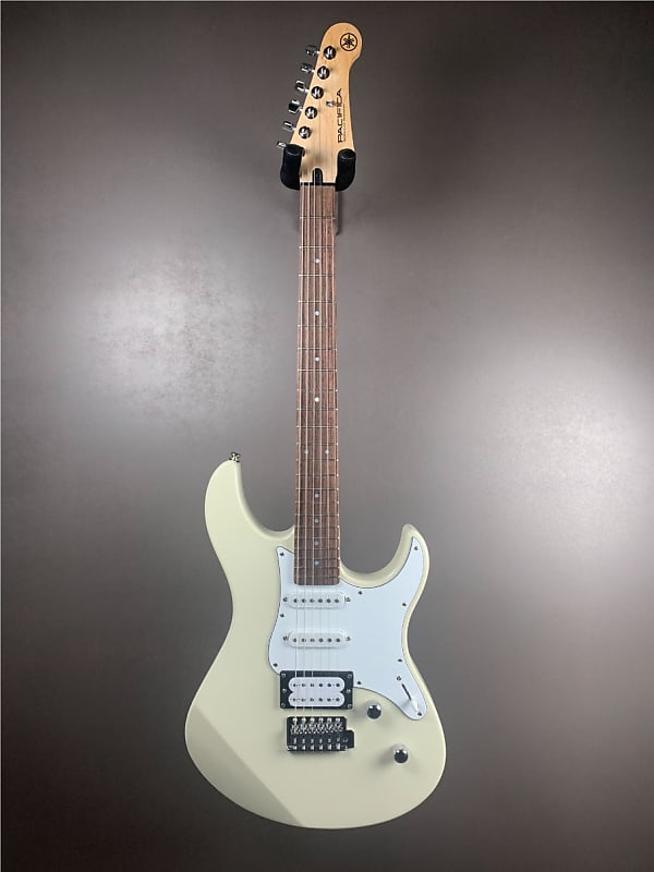 Yamaha Pacifica 112V Vintage White | Reverb