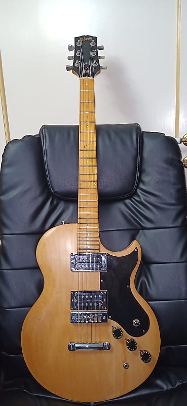 Gibson L6-S Custom with Maple Fretboard 1973 - 1980 Natural