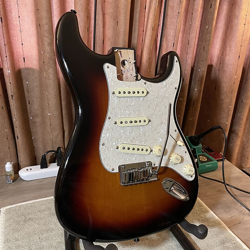 Fender Deluxe Series Strat V Mod Elite Tremolo Reverb