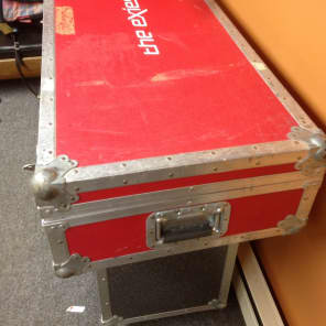 Gibson, Martin, Taylor  Road case  ?  Red image 5