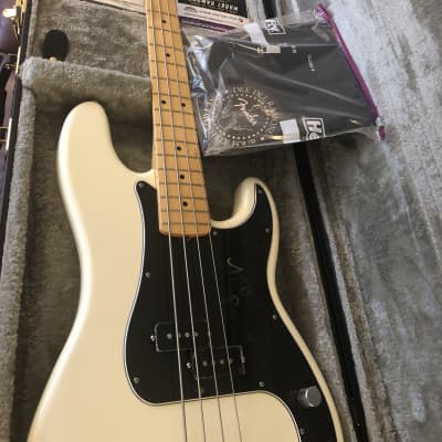 Fender Dee Dee Ramone Artist Series Signature Precision Bass 2015 | Reverb