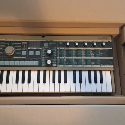 Korg MicroKORG 37-Key Synthesizer/Vocoder 2002 - 2019 - Silver