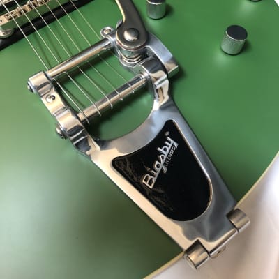 The Loar electric hollwobody guitar - NEW - Thinbody Archtop Green LH-306T Bigsby Tremolo image 3