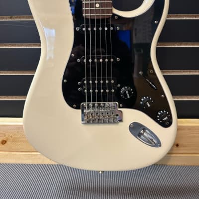 2015 Fender American Special Stratocaster HSS with Rosewood Fretboard, Olympic White image 3
