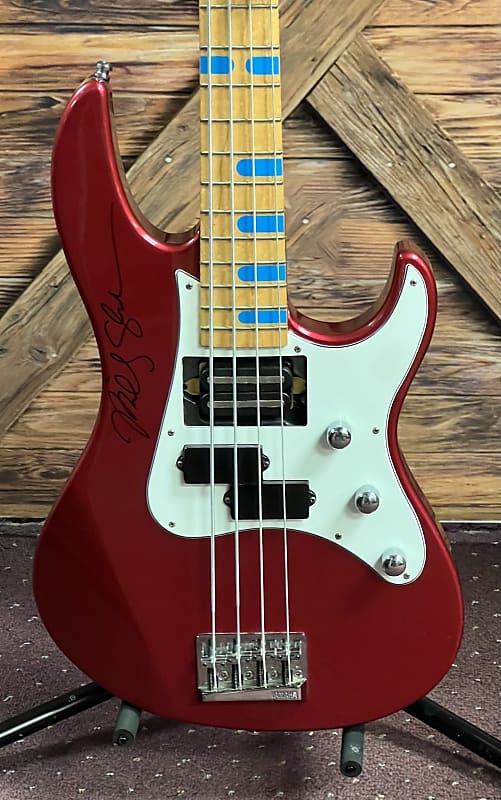 Yamaha Attitude Special Billy Sheehan, Red - Signed by Billy