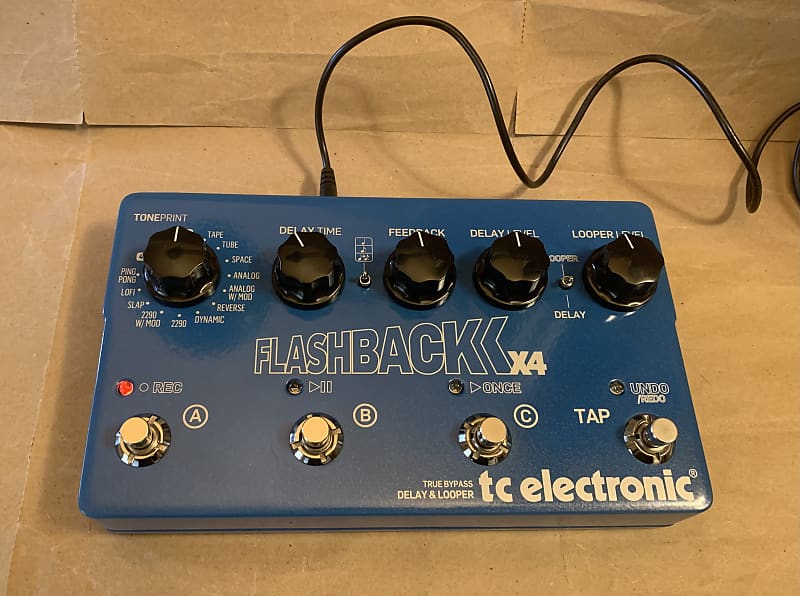 TC Electronic Flashback X4 Delay & Looper 2011 - 2019 - Blue  Excellent condition in box with Original Power Supply image 1