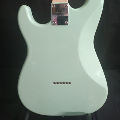 直送商品 Squier Stratocaster Blink182 Tom Delonge エレキギター