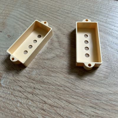 Fender Precision Bass Pickup Covers Vintage / Creme - 2025 image 2