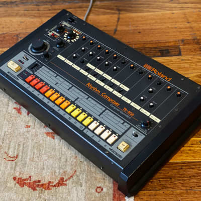 Roland TR-808 Rhythm Composer w/ Decksaver - Serviced