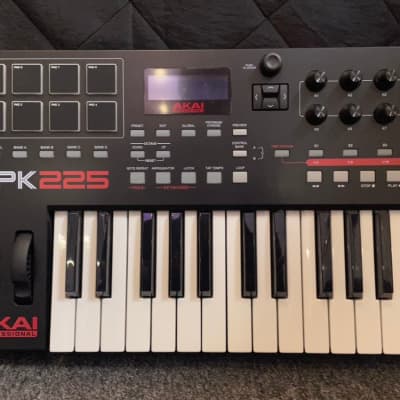 Akai MPK225 MIDI Keyboard (Phoenix, AZ)