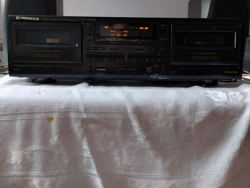 Pioneer CT-W205R double cassette deck in excellent condition - 1980&#039;s  			