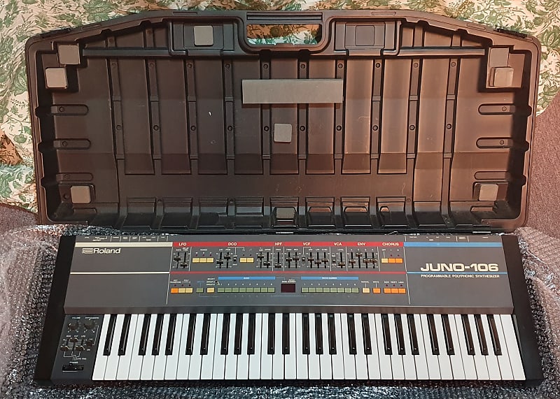 Roland Juno-106 61-Key Programmable Polyphonic Synthesizer 1984 - 1985 - Black image 1