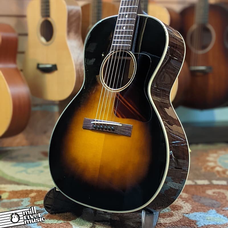 Eastman E20OOSS Slope Shoulder OO Acoustic Guitar Sunburst w/ Hardshell Case