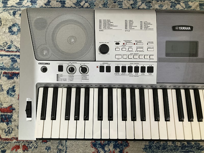 Yamaha PSR-E413 61キー. キーボード Yamaha PSR-E413 61-Key Portable Keyboard | Guitar Center