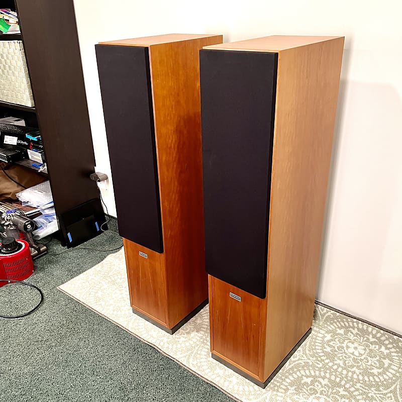 Dynaudio Contour 3.0 Floorstanding Speakers in Cherrywood 9/10