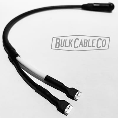 1 FT - Mogami 3082 / Neutrik - Combo Amp Speaker Cable - Right Angle Plug To .205" Spade Connector - 1 SPK